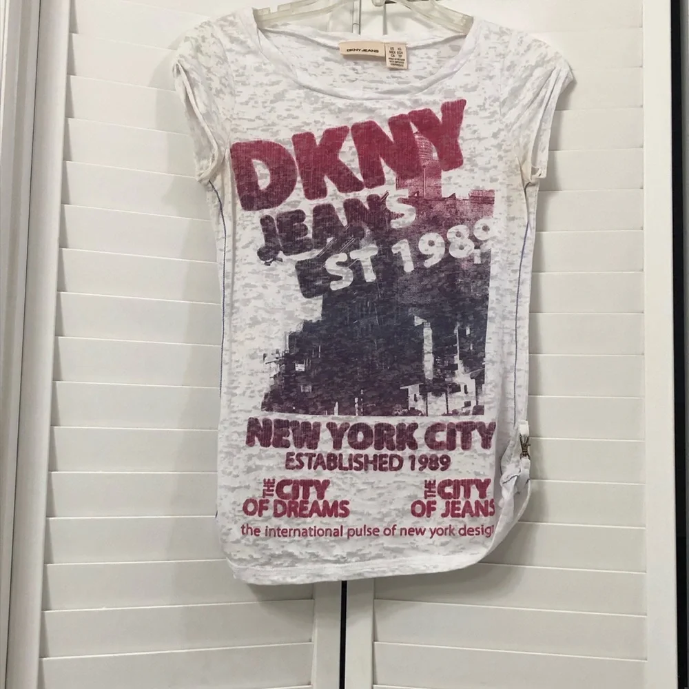 089 - DKNY T-Shirt Women’s XS - Picture 6 of 12